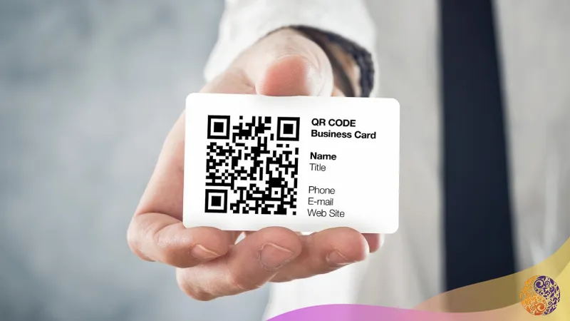 برای پویایی کارت ویزیت، از کد QR استفاده و قابل اسکن بودن آن را تست کنید